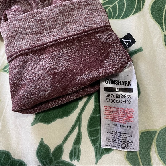 SOLD Gymshark Camo Leggings in Berry - Picture 7 of 9